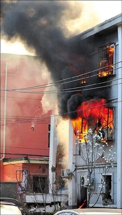 北京居民楼爆燃事故现场搜救结束(图)