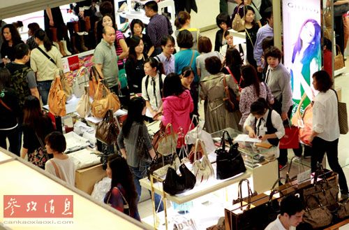 中国消费者信心下降 路透：反腐影响消费意愿
