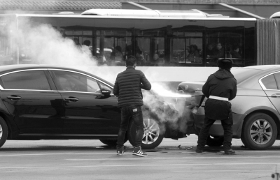 长安街车祸武警急救援