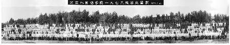 北外部分院系首届毕业合影