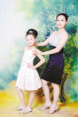 重庆34岁妈妈与12岁女儿“聊三角恋” 网友：很超前