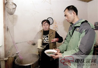 数万人学重庆小面培训高达几万 标准正起草成方便面?