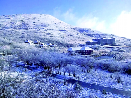 重庆冬季赏雪路线出炉 多地冰雪节将启动住宿略紧张