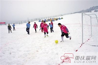 节日数据：昨日十多万重庆市民出门滑雪泡温泉游古镇