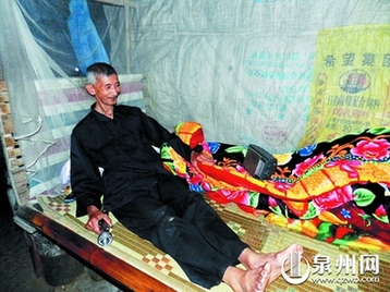 80岁的老人独自守护 即将消逝的古老村庄(图)