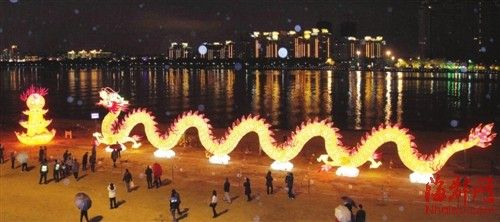福州元宵灯会昨晚试灯 千盏花灯点亮闽江