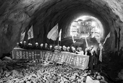 福建最长公路隧道昨日贯通 全长9252米全国排第8
