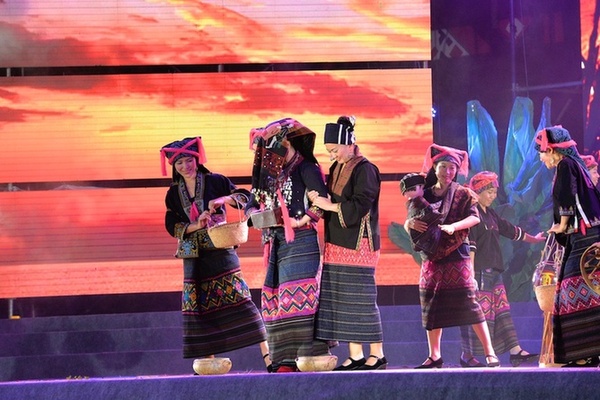 2014年海南“三月三”开幕式晚会五指山市开演