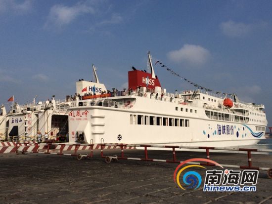 琼州海峡最大一艘万吨级客滚船“凤凰岭”轮首航