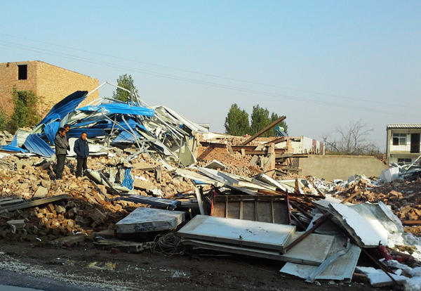 郑州在建民房坍塌殃及邻居 造成3人死亡