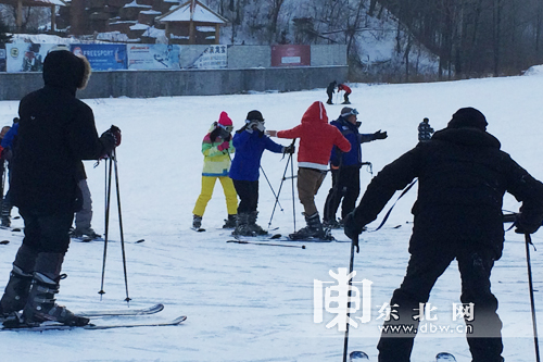 百家旅行社和旅游电商体验龙江冰雪游 为冰雪之冠“点赞”
