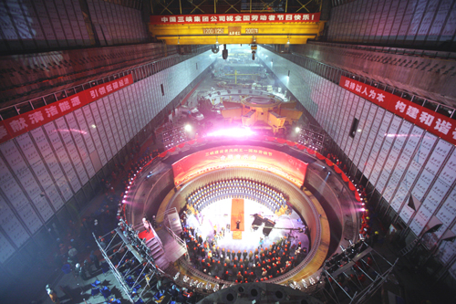 三峡建设者举行合唱音乐会庆五一