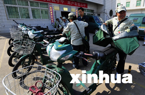 “火炉”武汉高温目击:热浪滚滚乡邮路