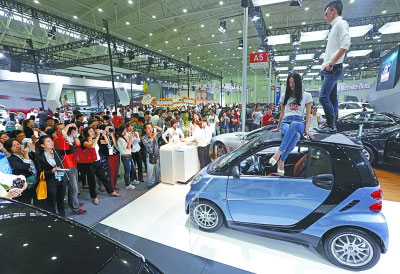 武汉车展平均半分钟卖一辆车 两天14万人次进场