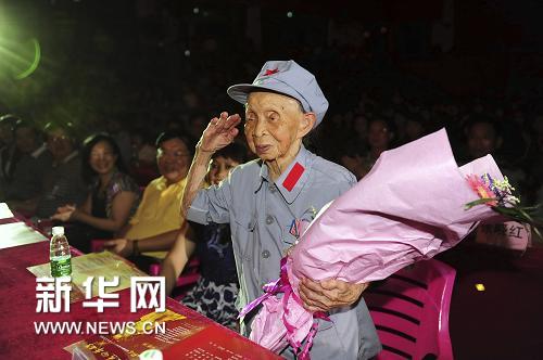 外媒:中国把全社会团结在红旗下