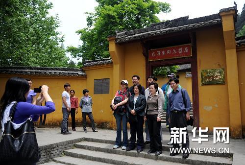 外媒：中国把全社会团结在红旗下