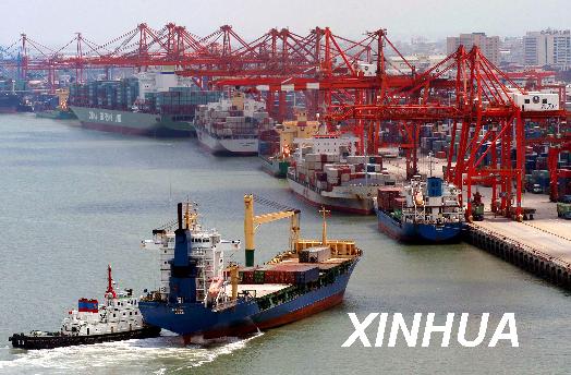 海关总署:一月进出口同比增近44% 贸易顺差减少53%