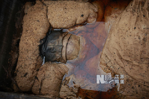 江苏泰州发现明代不腐女尸 睫毛清晰可见