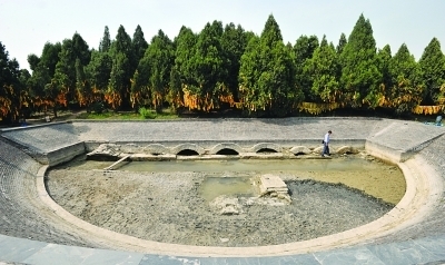江苏省罕见三季连旱 洞庭湖缩水1/6