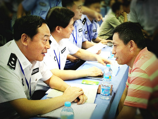 南通市召开政风行风公开质询评议会召开