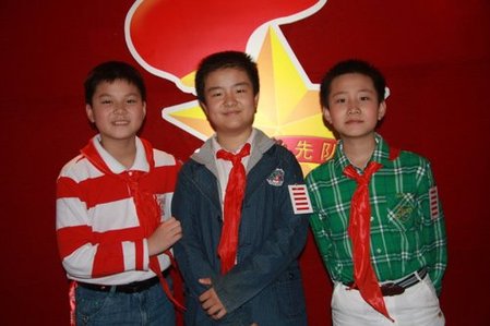 武汉“五道杠少年”网上走红 网友称其耍官腔