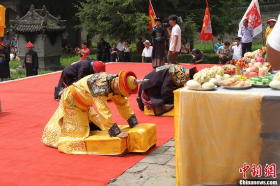 满族皇室后裔聚首辽宁清永陵溯源祭祖