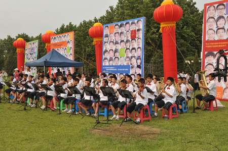 快乐难忘的最后一课<BR>——辽宁省实验中学北校毕业典礼侧记