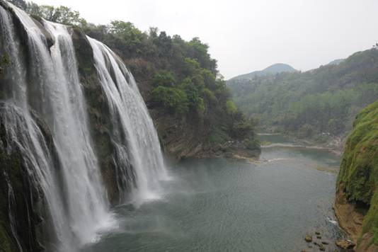 贵州的奇特之旅：观中国最大的瀑布