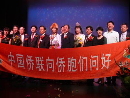 迎中国国庆 中国侨联赴美休斯顿慰问演出获成功