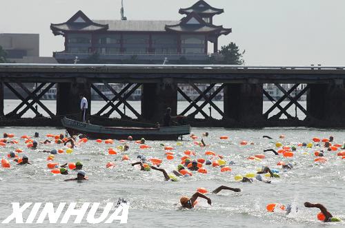 2011横渡刘公岛海湾全国游泳邀请赛威海开赛