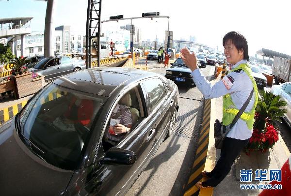 上海：高速免费首日 京沪高速有序出行