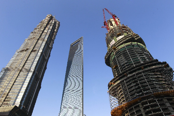 上海中心大厦高度突破300米