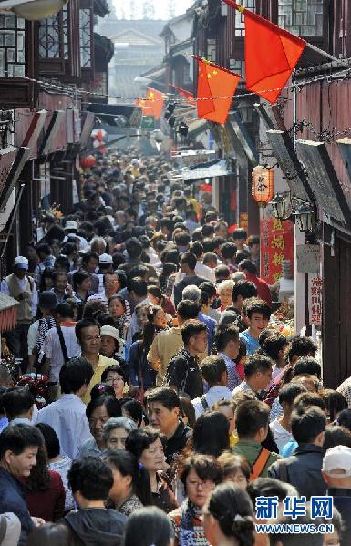 长假里的人潮