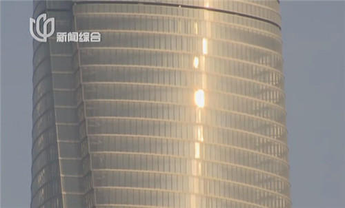 632米上海中心玻璃幕墙完工 难度系数世界之最