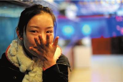 裸模女生苏紫紫称媒体拿贫困炒作让其难受(图)