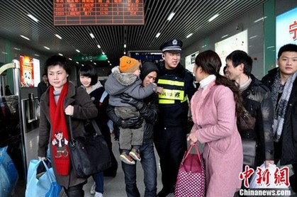 春运进入节前最高峰 11天发送旅客逾8亿人次