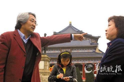 瞻中山铜像交10元 政协委员怒斥