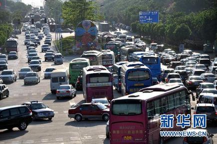 “这个五一有点堵”：直击全国各地堵车实况