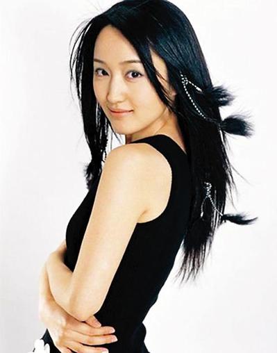 杨钰莹密谋复出 获邀任“快女”评委“只等拍板”