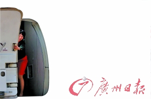 航空公司称关舱算离港 乘客质疑