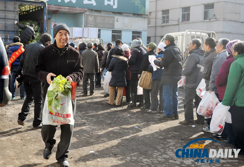 山西太原：爱心大白菜 免费送市民