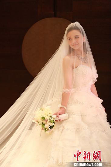 “槿汐姑姑”孙茜大婚 《甄嬛传》剧组重聚