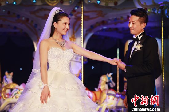 “槿汐姑姑”孙茜大婚 《甄嬛传》剧组重聚