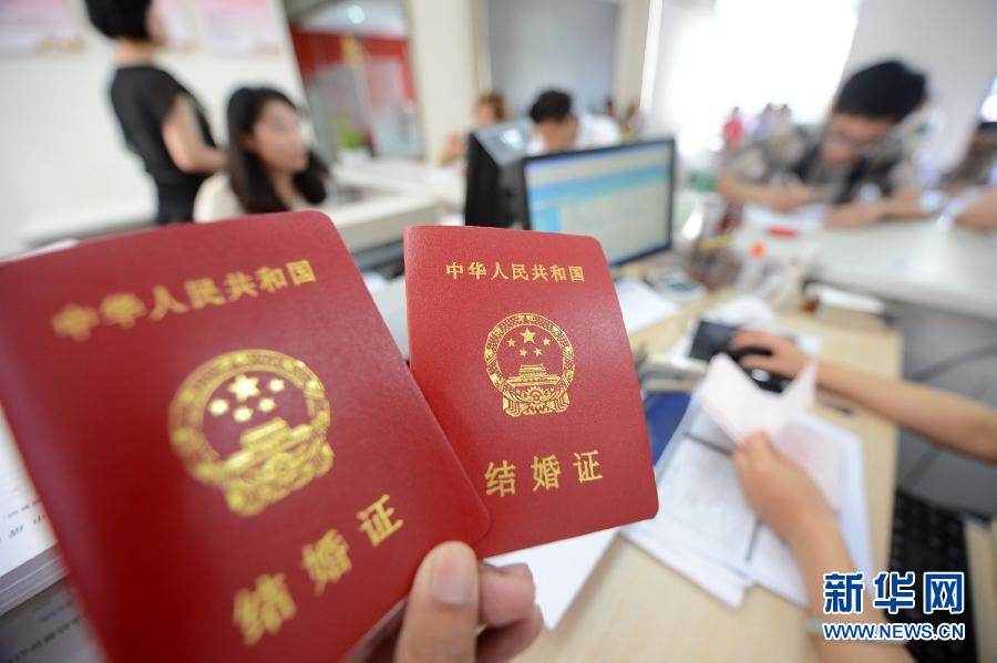 “七夕”节迎结婚登记潮
