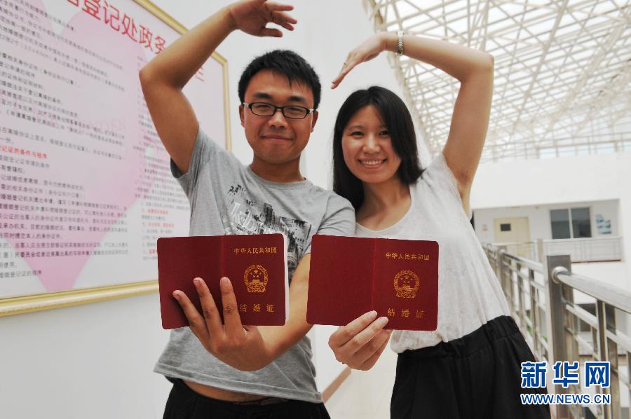“七夕”节迎结婚登记潮