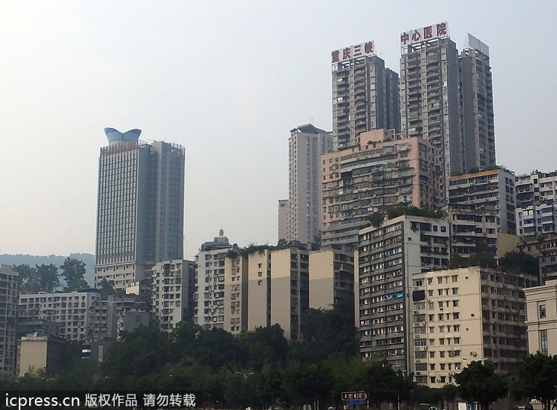 重庆万州某医院楼顶“护士帽”造型避雷针吸眼球