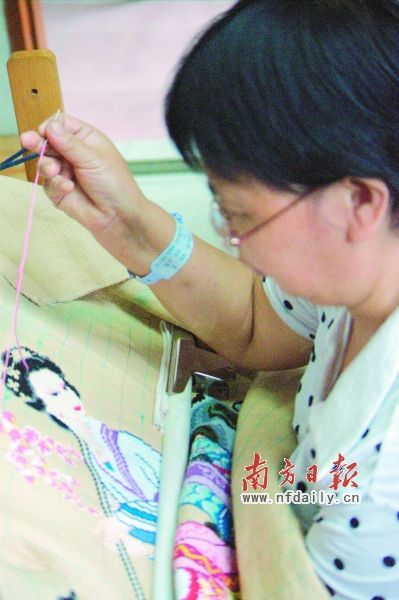 妻欲卖刺绣救尘肺病丈夫 其自己全身有百个肿瘤
