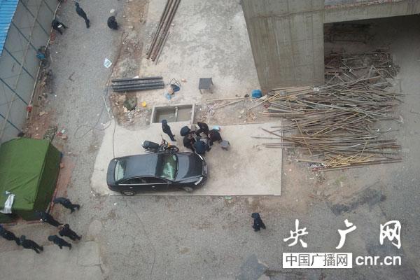 兰州农民工讲述遇袭经过：光着身子被打出工地