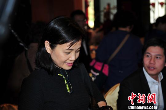 明星蜂拥穿官衣 星爷变委员艳星进政协
