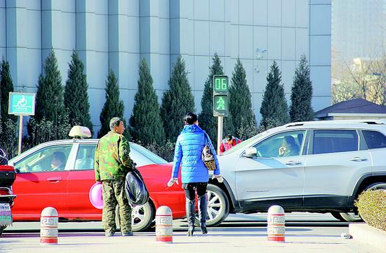 太原：“礼让斑马线”政策叫好难落实
